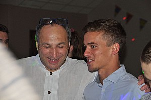 2019-15-15-(00h14)-dsc-1027-(mama-razzi).jpg 2019-15-15-(00h14)-dsc-1027-(mama-razzi).jpg