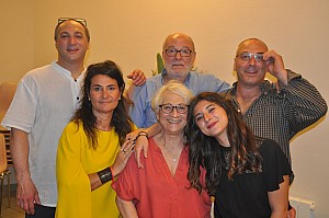 2019-15-15-(00h52)-dsc-1115-(mama-razzi).jpg 2019-15-15-(00h52)-dsc-1115-(mama-razzi).jpg