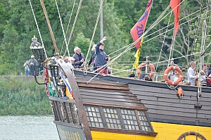 2019-06-16-(15h35)-armada-(mama-razzi)-0239.jpg 2019-06-16-(15h35)-armada-(mama-razzi)-0239.jpg