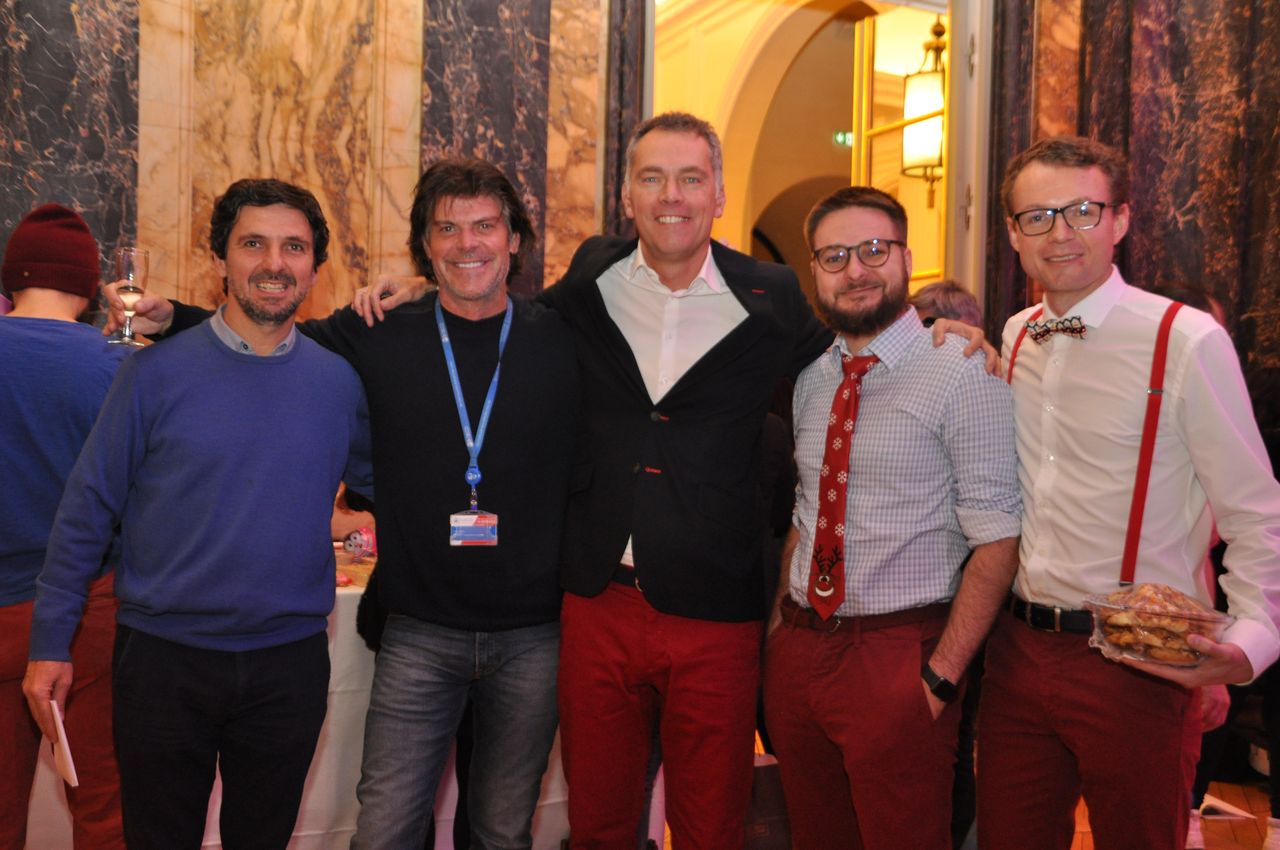 2019-12-06-(18h36)-dsc-0106-(mama-razzi).jpg