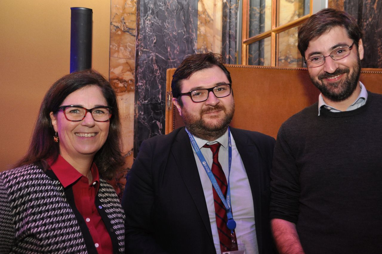 2019-12-06-(18h56)-dsc-0154-(mama-razzi).jpg