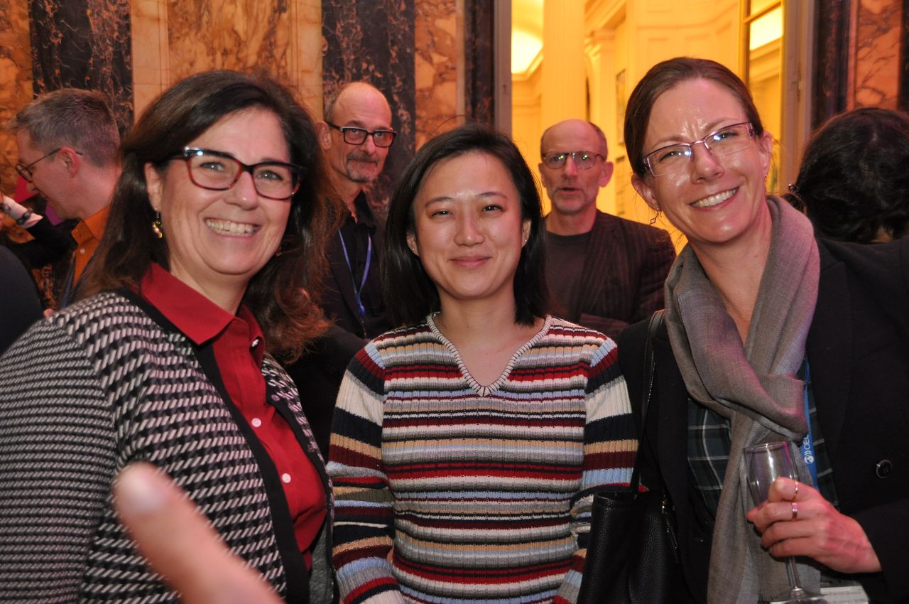 2019-12-06-(19h56)-dsc-0370-(mama-razzi).jpg