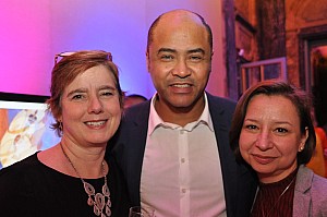 2019-12-06-(19h32)-dsc-0264-(mama-razzi).jpg 2019-12-06-(19h32)-dsc-0264-(mama-razzi).jpg