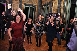 2019-12-06-(21h39)-dsc-0829-(mama-razzi).jpg 2019-12-06-(21h39)-dsc-0829-(mama-razzi).jpg