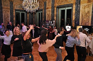 2019-12-06-(21h44)-dsc-0858-(mama-razzi).jpg 2019-12-06-(21h44)-dsc-0858-(mama-razzi).jpg