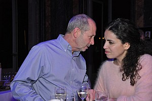 2019-12-06-(22h10)-dsc-0011-(mama-razzi).jpg 2019-12-06-(22h10)-dsc-0011-(mama-razzi).jpg