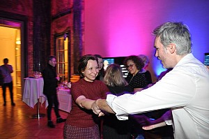 2019-12-06-(22h16)-dsc-0056-(mama-razzi).jpg 2019-12-06-(22h16)-dsc-0056-(mama-razzi).jpg