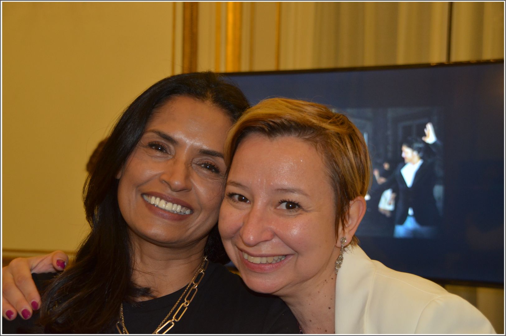2021-10-20-(19h18m18s)-dsc-1130-mama-razzi.jpg