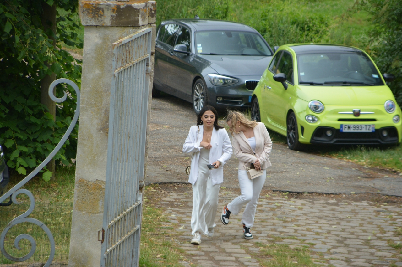 003-2022-06-25-16h08mn25s-1480-(mama-razzi).jpg