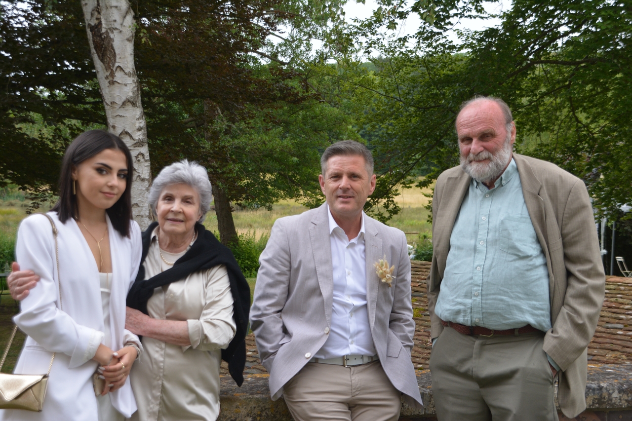 003-2022-06-25-16h38mn06s-048-(mama-razzi).jpg