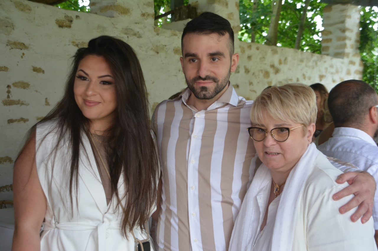 005-2022-06-25-17h23mn24s-207-(mama-razzi).jpg