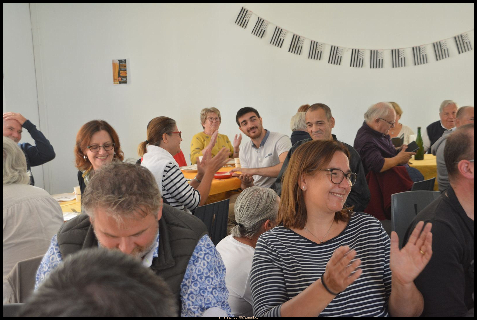 2022-09-24-(12h49m54s)-dsc_0139-mama-razzi-encadre.jpg