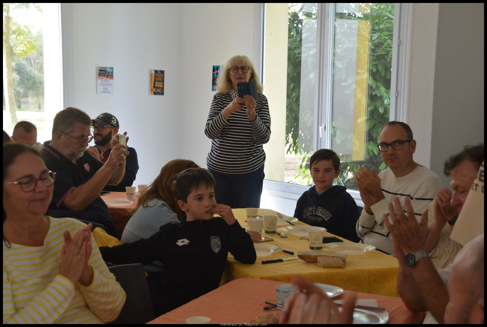 2022-09-24-(12h49m58s)-dsc_0140-mama-razzi-encadre.jpg