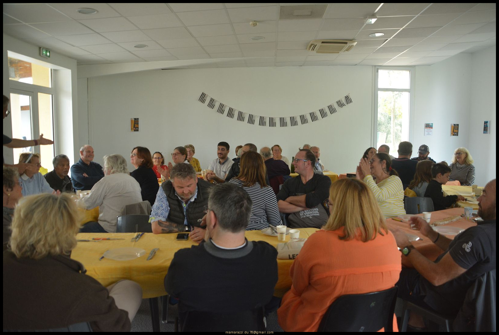 2022-09-24-(12h57m40s)-dsc_0171-mama-razzi-encadre.jpg