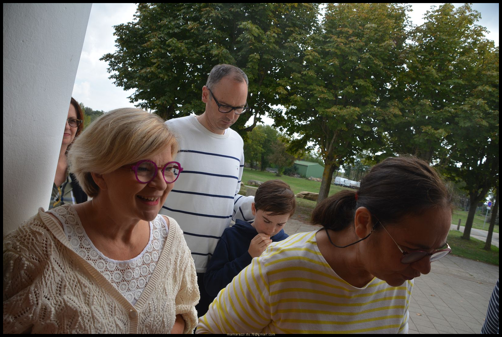 2022-09-24-(13h02m14s)-dsc_0209-mama-razzi-encadre.jpg