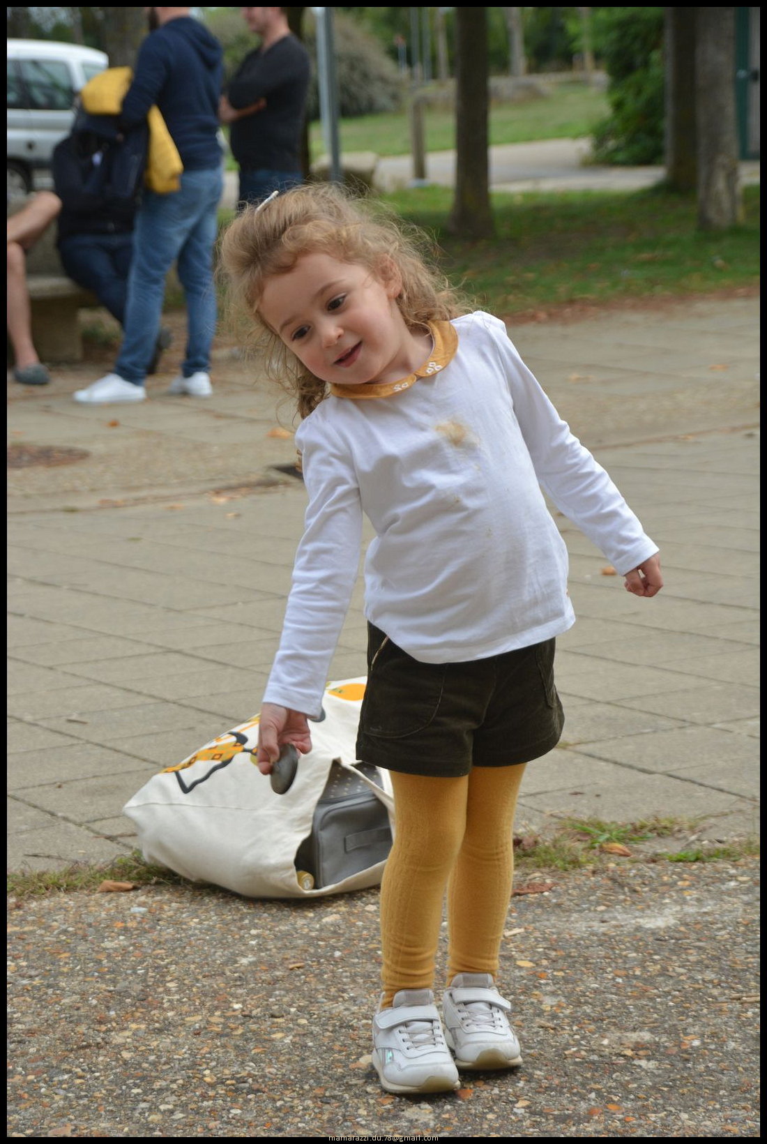 2022-09-24-(16h47m36s)-dsc_0429-mama-razzi-encadre.jpg