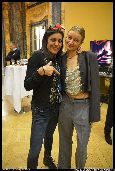 2022-12-09-(18h38)-dsc_0188-mama-razzi-encadre.jpg