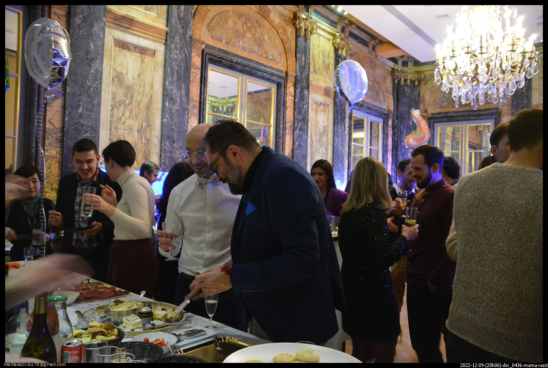 2022-12-09-(20h06)-dsc_0436-mama-razzi-encadre.jpg