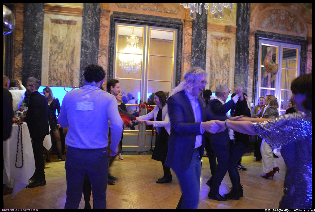 2022-12-09-(20h49)-dsc_0034-mama-razzi-encadre.jpg
