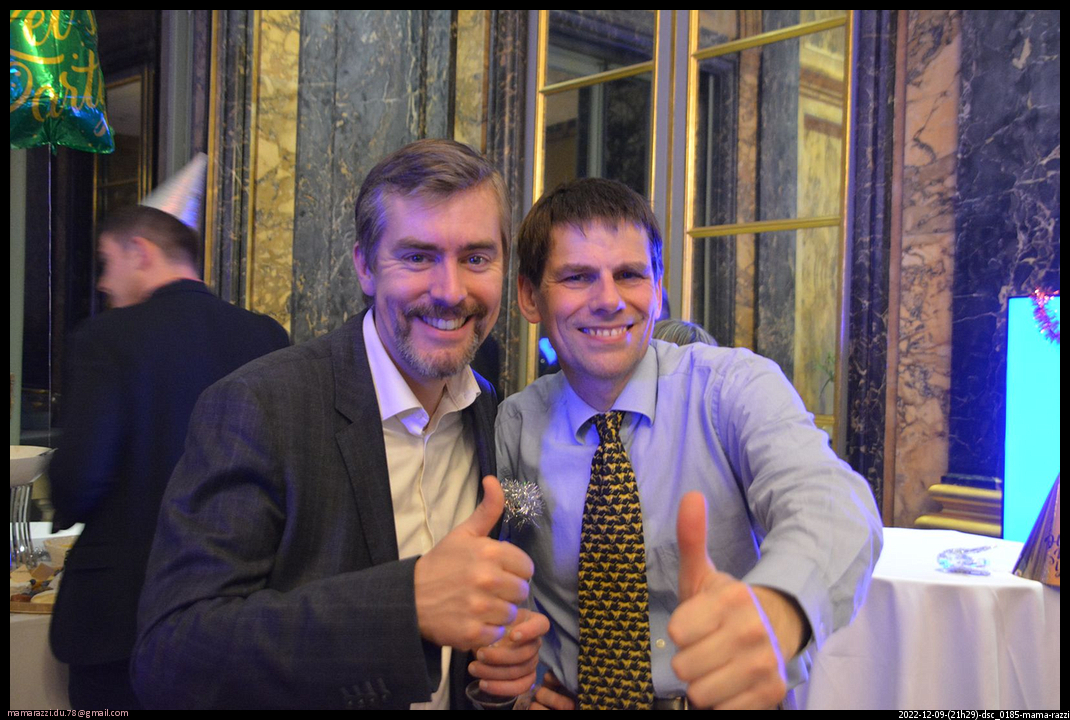 2022-12-09-(21h29)-dsc_0185-mama-razzi-encadre.jpg