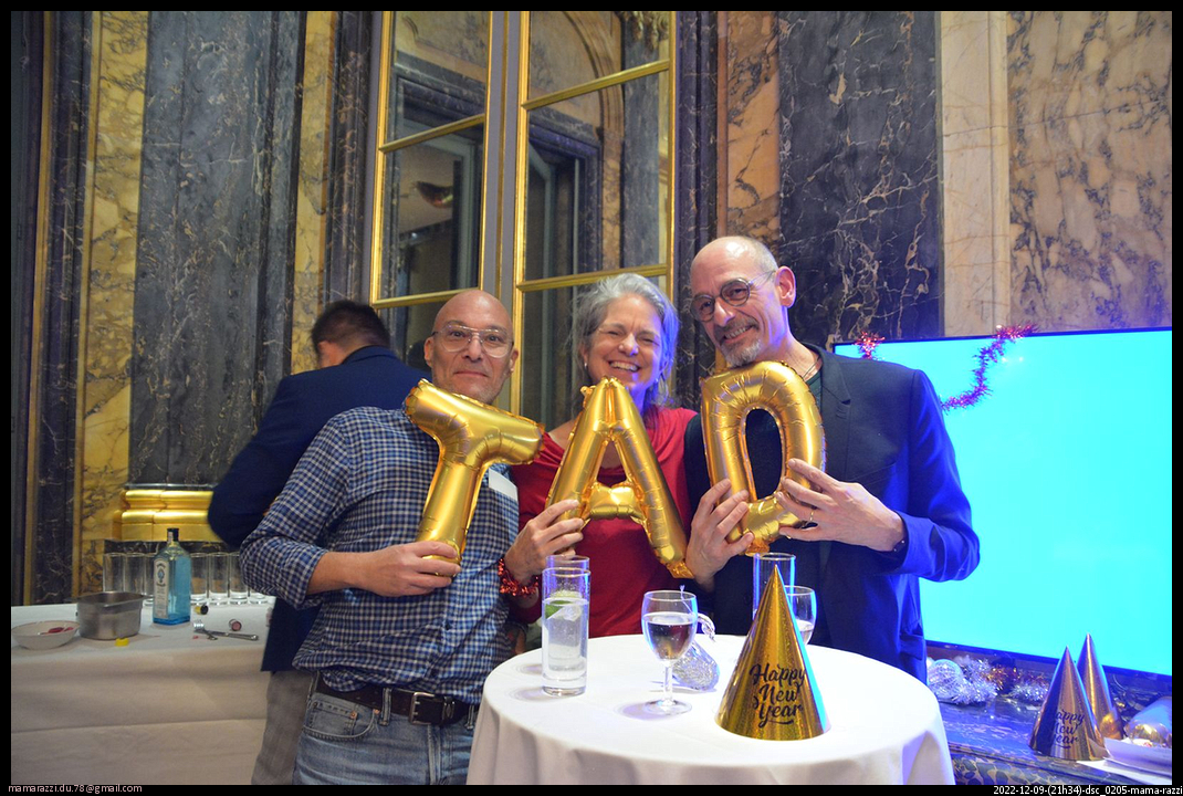 2022-12-09-(21h34)-dsc_0205-mama-razzi-encadre.jpg