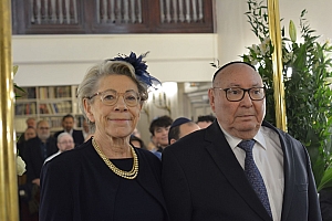 06-2023-03-12-(11h42m)-dsc_0081-mama-razzi.jpg 06-2023-03-12-(11h42m)-dsc_0081-mama-razzi.jpg