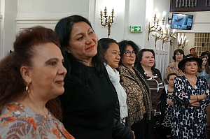 06-2023-03-12-(11h54m)-dsc02257-sony-mama-razzi.jpg 06-2023-03-12-(11h54m)-dsc02257-sony-mama-razzi.jpg