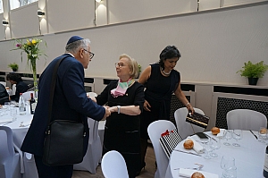 08-2023-03-12-(12h20m)-dsc02342-sony-mama-razzi.jpg 08-2023-03-12-(12h20m)-dsc02342-sony-mama-razzi.jpg
