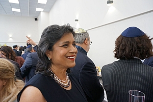 08-2023-03-12-(12h23m)-dsc02344-sony-mama-razzi.jpg 08-2023-03-12-(12h23m)-dsc02344-sony-mama-razzi.jpg