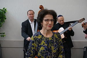 08-2023-03-12-(12h29m)-dsc02351-sony-mama-razzi.jpg 08-2023-03-12-(12h29m)-dsc02351-sony-mama-razzi.jpg