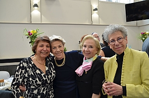 08-2023-03-12-(13h22m)-dsc_0105-mama-razzi.jpg 08-2023-03-12-(13h22m)-dsc_0105-mama-razzi.jpg