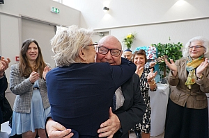 09-2023-03-12-(13h33m)-dsc02363-sony-mama-razzi.jpg 09-2023-03-12-(13h33m)-dsc02363-sony-mama-razzi.jpg