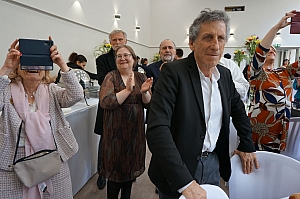09-2023-03-12-(13h34m)-dsc02371-sony-mama-razzi.jpg 09-2023-03-12-(13h34m)-dsc02371-sony-mama-razzi.jpg