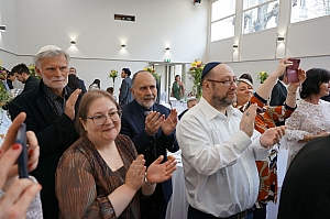 09-2023-03-12-(13h34m)-dsc02372-sony-mama-razzi.jpg 09-2023-03-12-(13h34m)-dsc02372-sony-mama-razzi.jpg