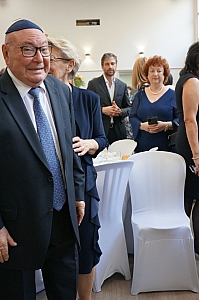 09-2023-03-12-(13h42m)-dsc02425-sony-mama-razzi.jpg 09-2023-03-12-(13h42m)-dsc02425-sony-mama-razzi.jpg