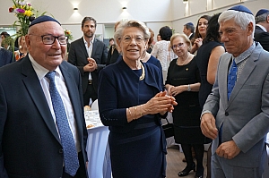 09-2023-03-12-(13h43m)-dsc02433-sony-mama-razzi.jpg 09-2023-03-12-(13h43m)-dsc02433-sony-mama-razzi.jpg