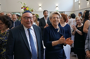 09-2023-03-12-(13h43m)-dsc02434-sony-mama-razzi.jpg 09-2023-03-12-(13h43m)-dsc02434-sony-mama-razzi.jpg