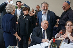 09-2023-03-12-(15h35m)-dsc02585-sony-mama-razzi.jpg 09-2023-03-12-(15h35m)-dsc02585-sony-mama-razzi.jpg