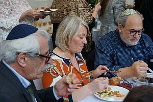 11-2023-03-12-(14h02m)-dsc02475-sony-mama-razzi.jpg 11-2023-03-12-(14h02m)-dsc02475-sony-mama-razzi.jpg