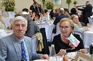 11-2023-03-12-(14h28m)-dsc_0383-mama-razzi.jpg 11-2023-03-12-(14h28m)-dsc_0383-mama-razzi.jpg