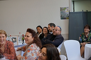 12-2023-03-12-(15h15m)-dsc02489-sony-mama-razzi.jpg 12-2023-03-12-(15h15m)-dsc02489-sony-mama-razzi.jpg
