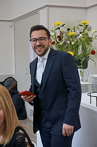 12-2023-03-12-(15h17m)-dsc02497-sony-mama-razzi.jpg 12-2023-03-12-(15h17m)-dsc02497-sony-mama-razzi.jpg