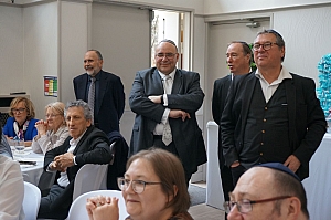 12-2023-03-12-(15h18m)-dsc02503-sony-mama-razzi.jpg 12-2023-03-12-(15h18m)-dsc02503-sony-mama-razzi.jpg