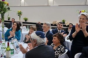 12-2023-03-12-(15h23m)-dsc02525-sony-mama-razzi.jpg 12-2023-03-12-(15h23m)-dsc02525-sony-mama-razzi.jpg