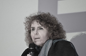 2023-03-17-(20h12m)-dsc_0714-mama-razzi.jpg