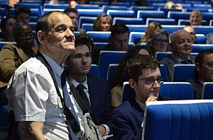 2023-03-17-(21h57m)-dsc_0899-mama-razzi.jpg