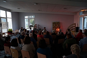2023-04-21-(19h48m)-dsc03178-mama-razzi.jpg 2023-04-21-(19h48m)-dsc03178-mama-razzi.jpg