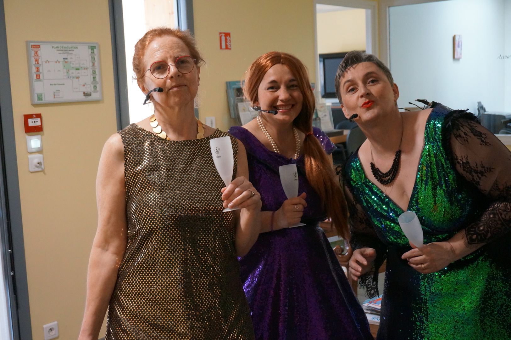2023-04-30-(15h00m)-DSC03478-mama-razzi.JPG