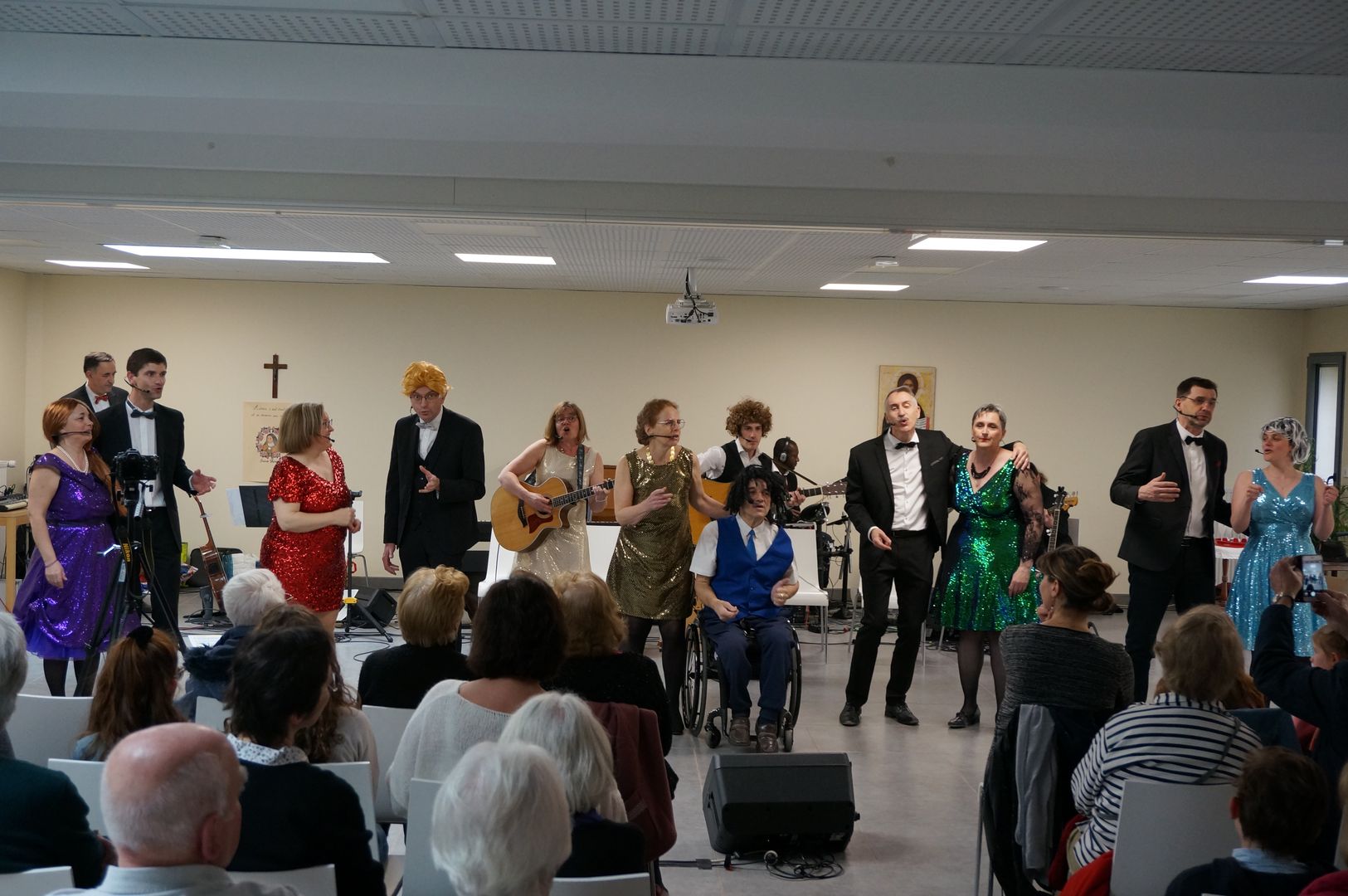 2023-04-30-(15h08m)-DSC03499-mama-razzi.JPG