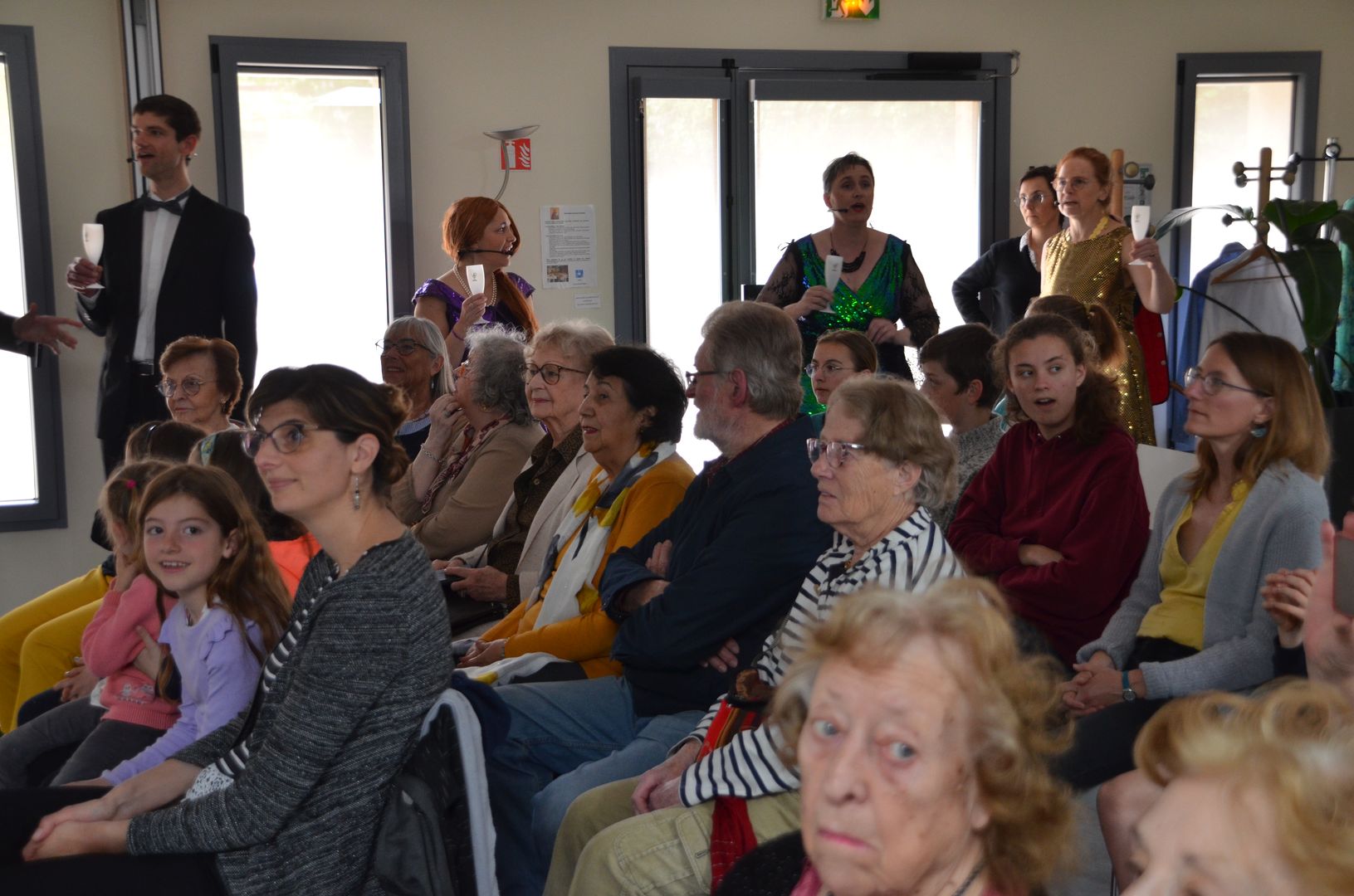 2023-04-30-(15h09m)-DSC_2259-mama-razzi.JPG